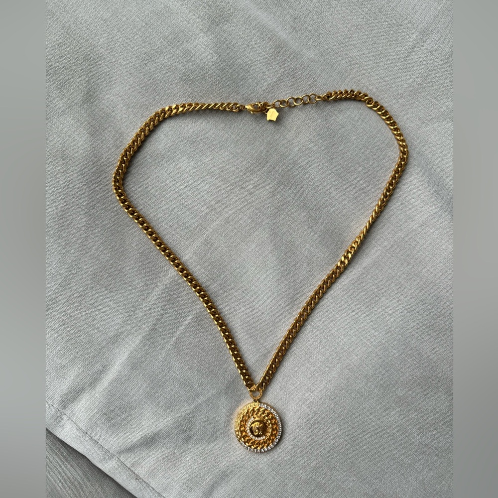 Gold Versace chain with pendant